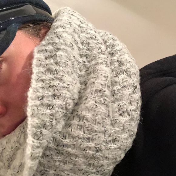 Large infinity scarf - Picture 3 of 4